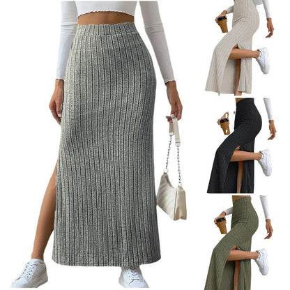 Colour overview of the ribbed maxi skirt
