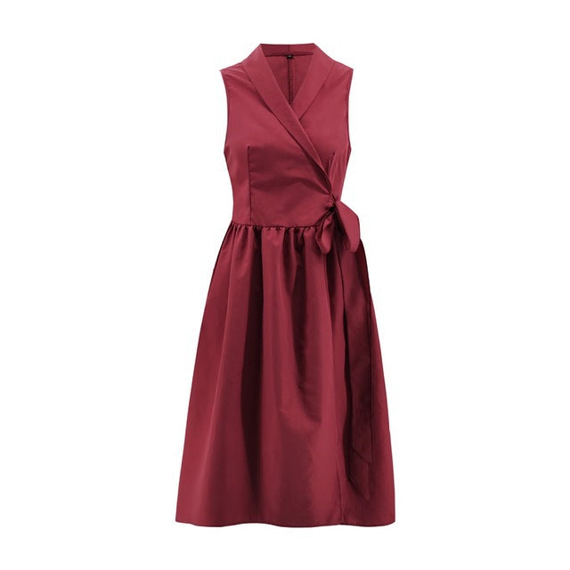 Sleeveless belted midi dress in red, product view