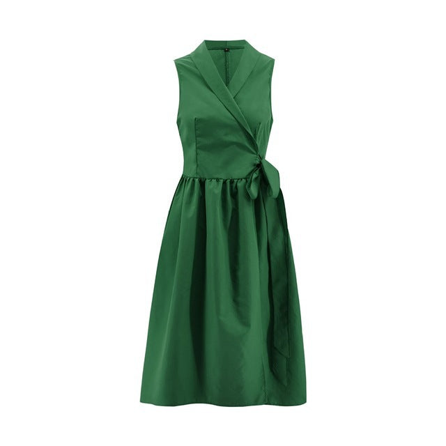 Sleeveless belted midi dress in green, product view