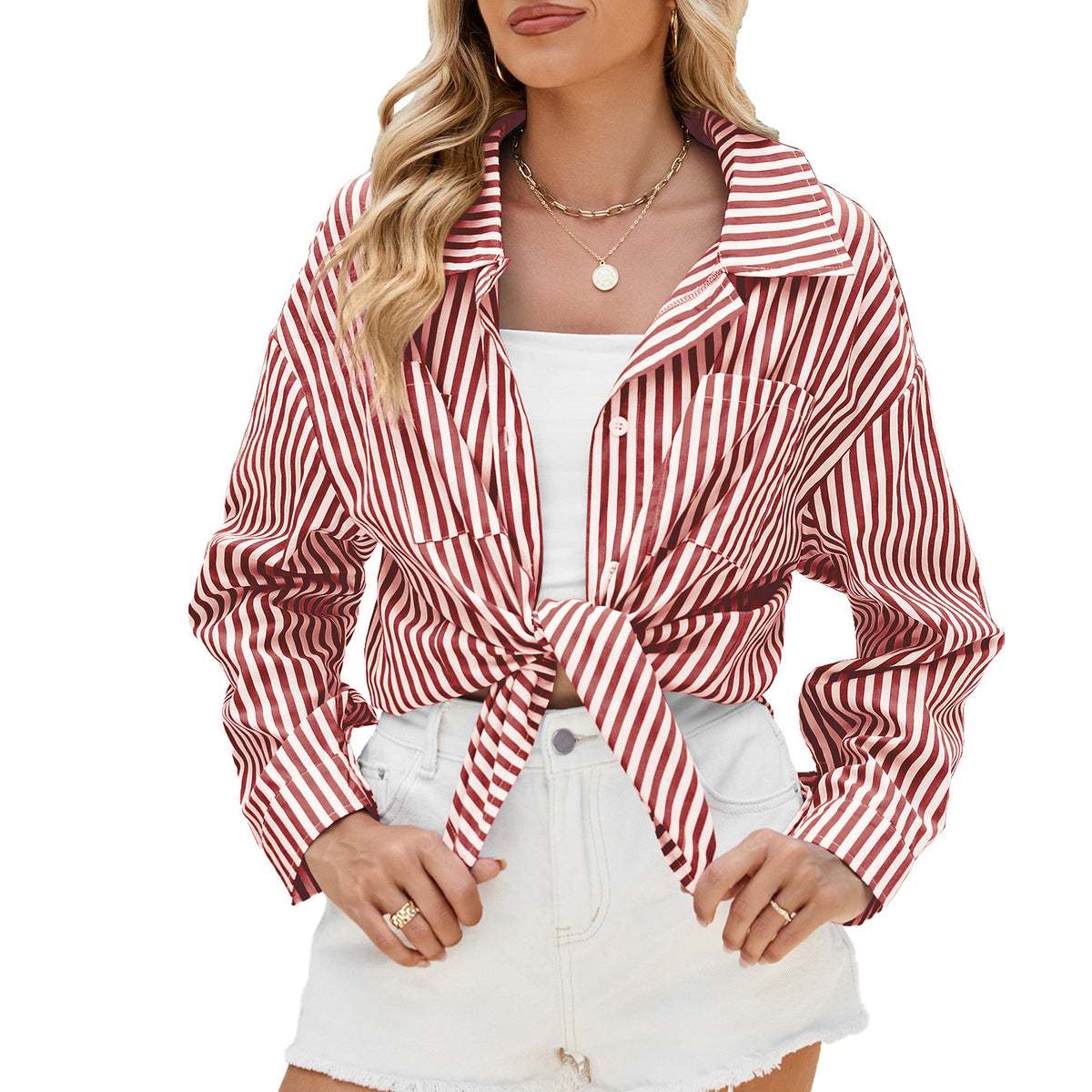 Striped shirt in red and white stripes knotted at the waist