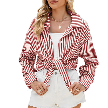 Striped shirt in red and white stripes knotted at the waist