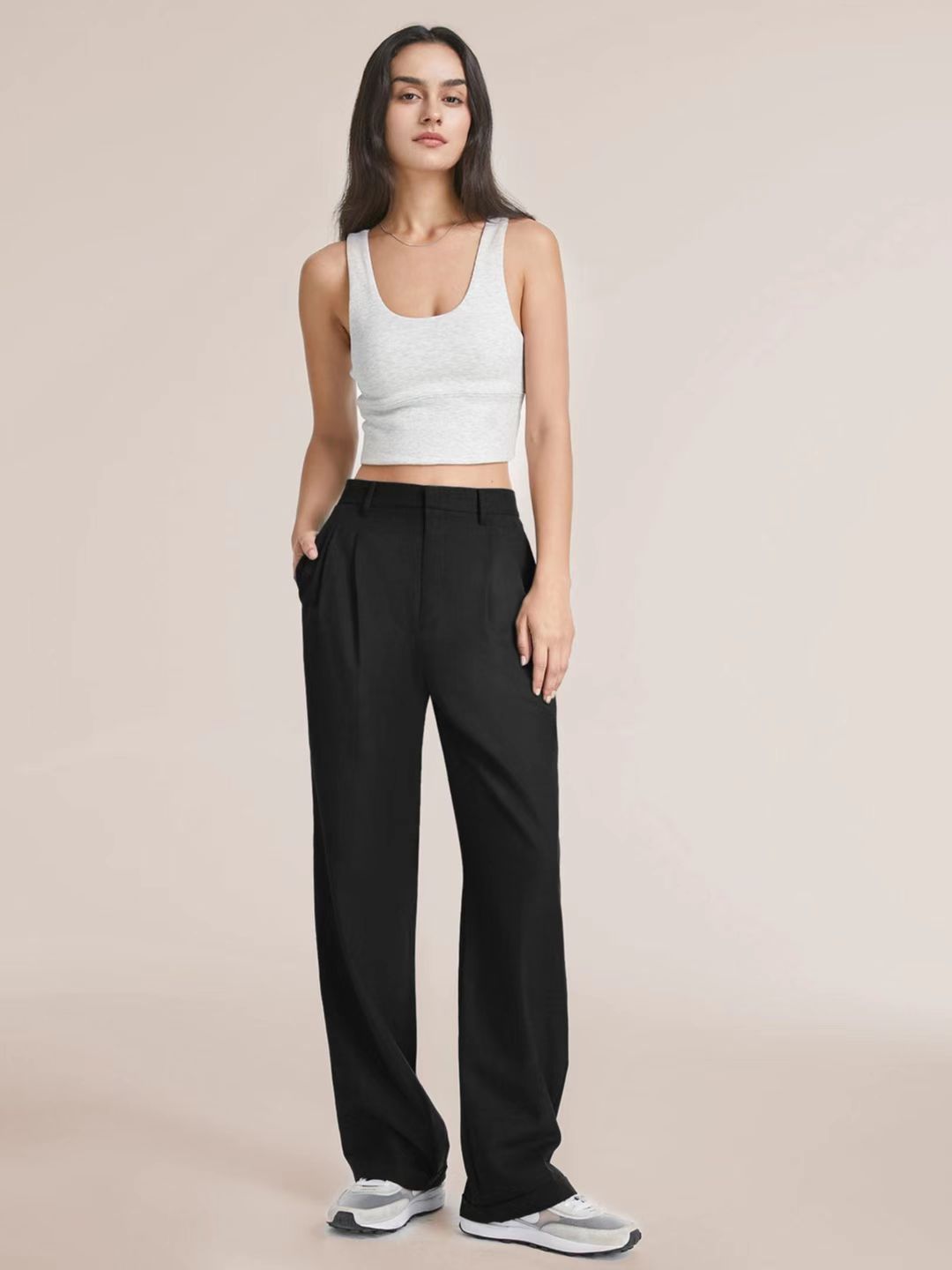 Pleated tailored wide-leg trousers in black (third style)