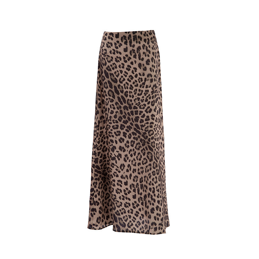 Leopard-print maxi skirt, product view on a white background