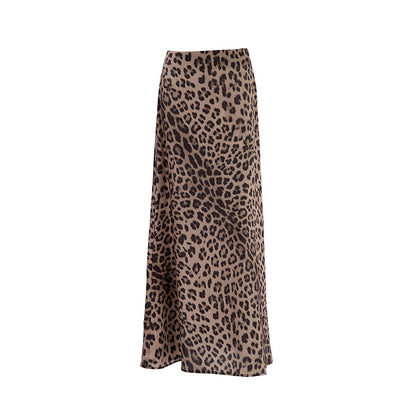 Leopard-print maxi skirt, product view on a white background