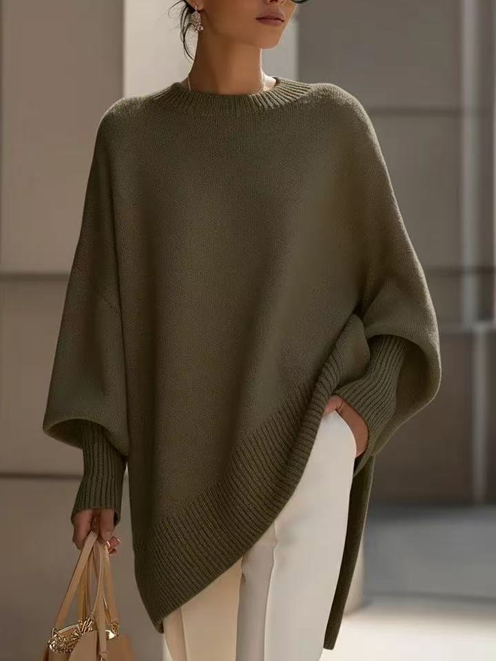 Relaxed round-neck knit sweater in dark green