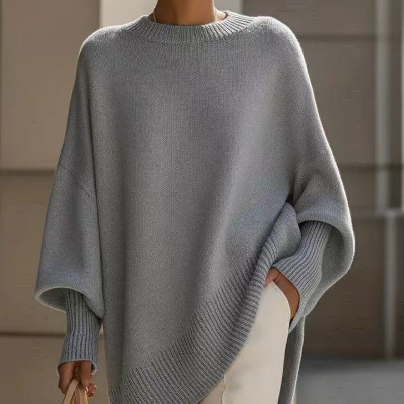 Relaxed round-neck knit sweater in light gray